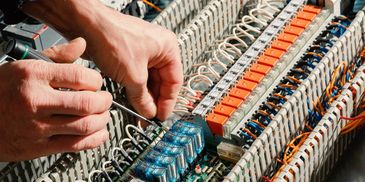 Nous faisons le remplacement de tous les composant des panneaux de contrôles d'énergies.