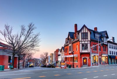 A picture of a street corner in Greenwich, CT