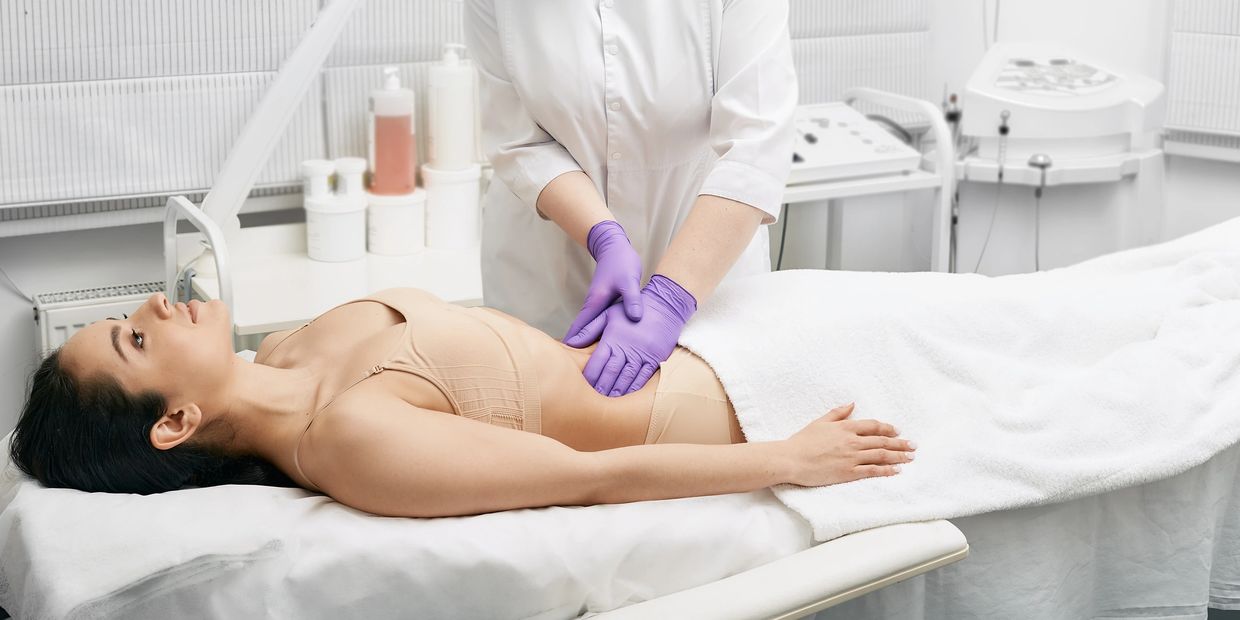 Ultrasone liposuctie vermindert vet zonder operatie, waardoor contouren worden verbeterd en huid str