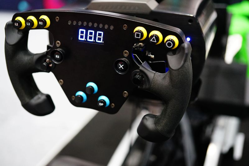 Racing wheel controller of game