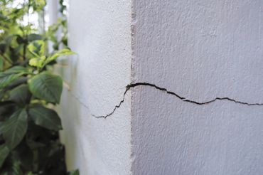 sideways cracks on walls