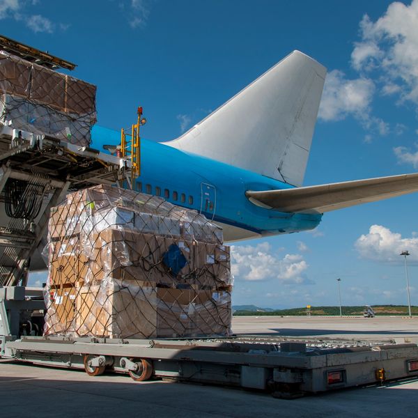 Loading cargo into a large cargo aircraft