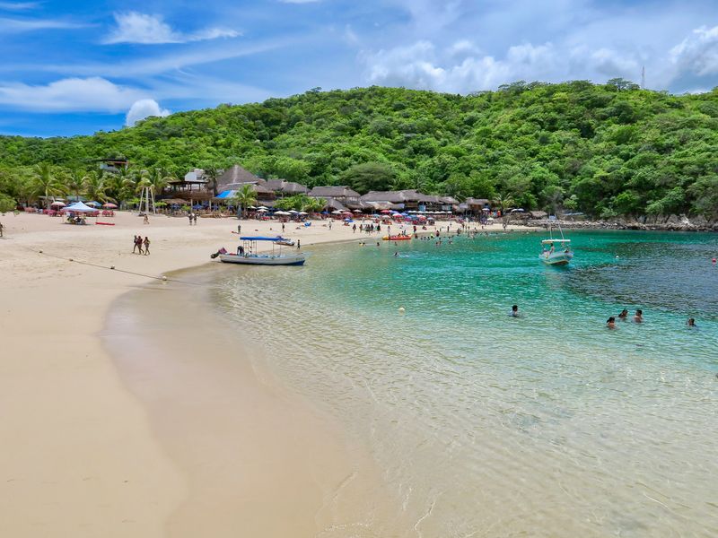 Huatulco, a coastal area located in the state of Oaxaca (Mexico) where the foothills of the Sierra Madre del Sur mountains meet the Pacific Ocean.