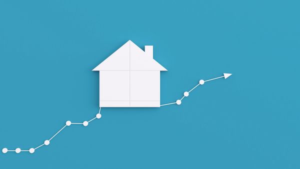 Chart showing factors of a 780 FICO credit score and its increase over months.