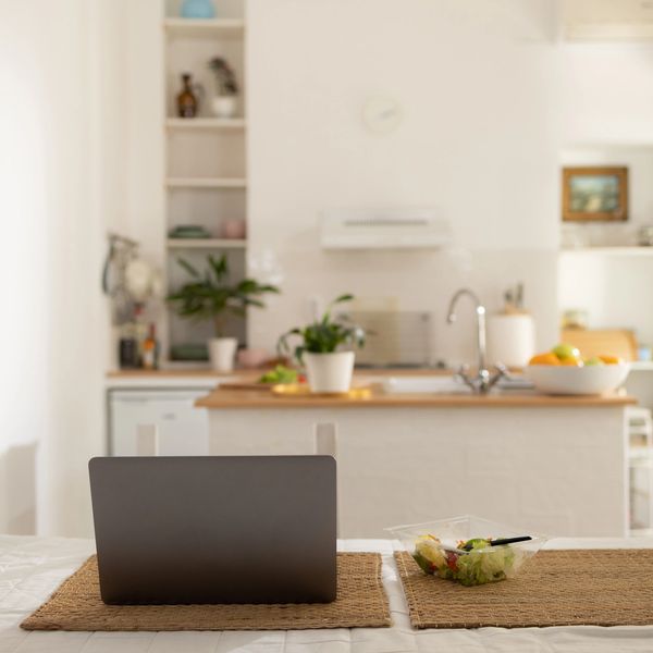 Professional online decluttering coach -virtual home organisation advice via Zoom or WhatsApp in UK