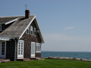 House by the ocean on a clear day.