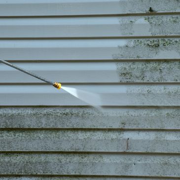 Pressure washing vinyl siding 