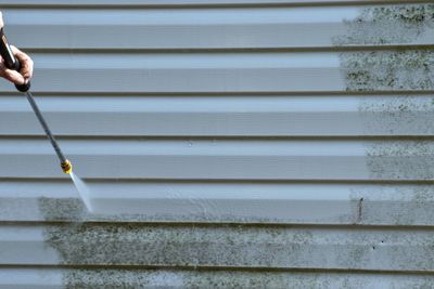 Before‑and‑after soft wash house cleaning in Tampa Bay restoring curb appeal instantly