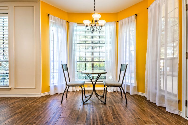 Breakfast nook with bay windows in a Texas house