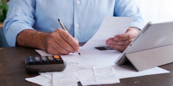 Het controleren en verwerken van kwitanties