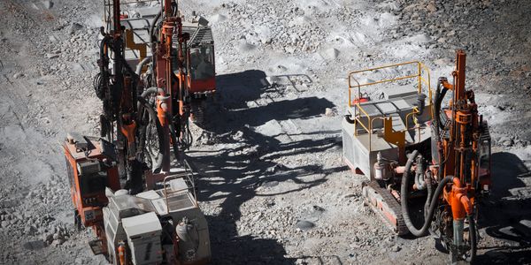 Delici ekipmanlar, delici makineleri ve delici makine yedek parçaları 