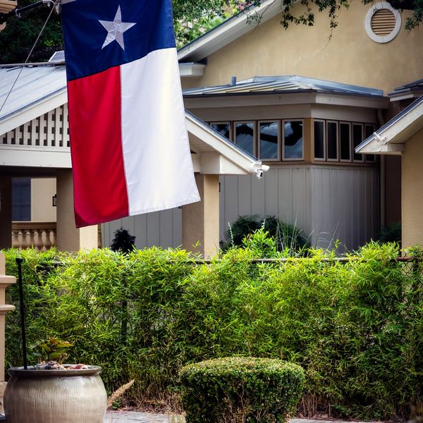 Power & Soft Watching in DFW, Texas - house and concrete cleaning.