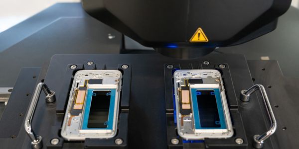 Dispositivos electrónicos en equipo de inspección.