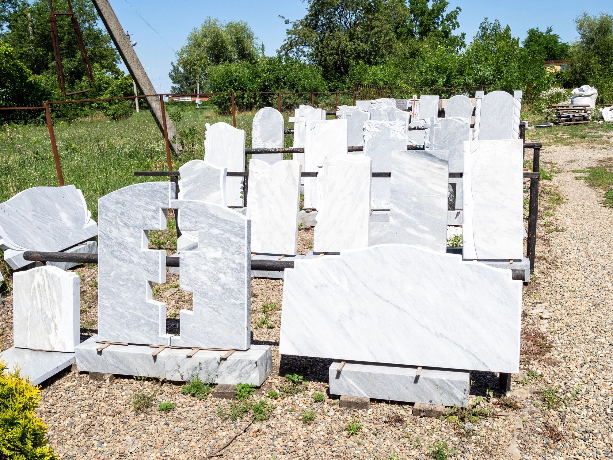 Choosing the Perfect Granite Monument: A Comprehensive Guide