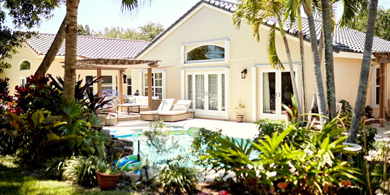 Residential pool in Land O’ Lakes serviced by BlueSway Pools.