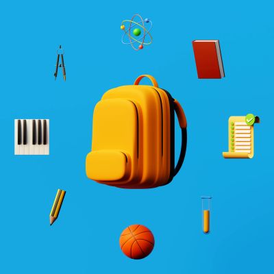 Un sac à dos jaune entouré d'objets scolaires et de loisirs.