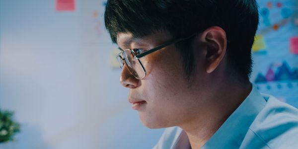 Clinical expert analyzing complex clinical workflows