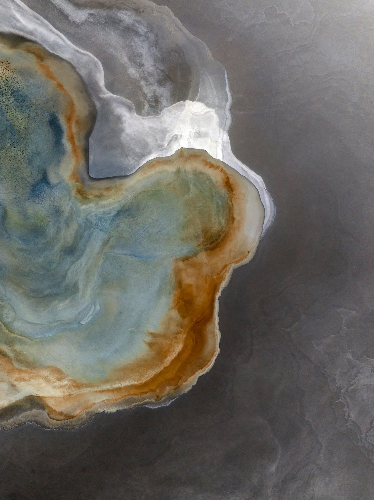 Luxurious marble-look epoxy surface in a refined dining space.