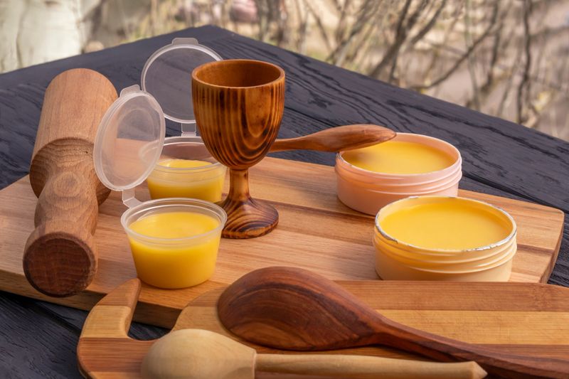 DIY. Homemade wax for care of wooden dishes