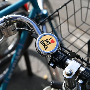 A bike with a "I love my bike" bell