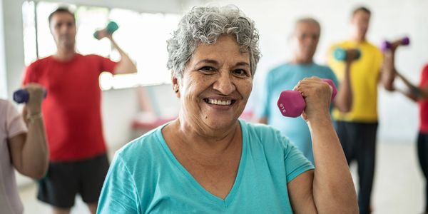People lifting freeweights with a mood of enjoyment 