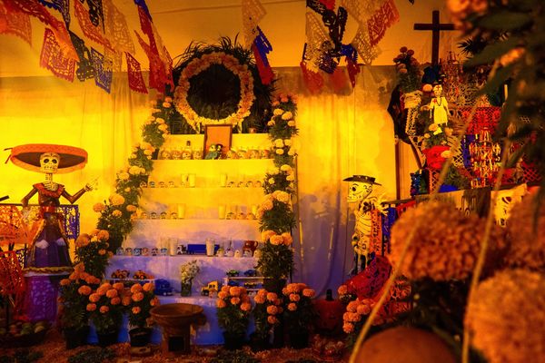 OFERENDA DIA DE LOS MUERTOS CALAVERAS Y MAS