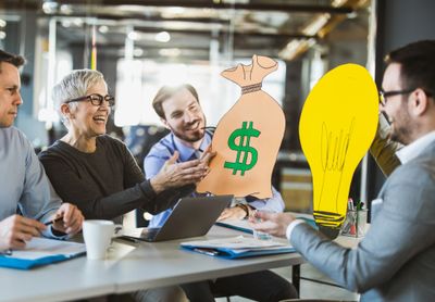 Infographic detailing benefits, top industries, qualifications, and paperwork for working capital loans.