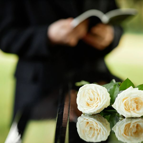 Funeral celebrant, funeral officiant, funeral service, cemetery service, funerals