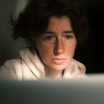 A fatigued 40-year-old woman experiencing menopause symptoms like insomnia, brain fog, and abdominal