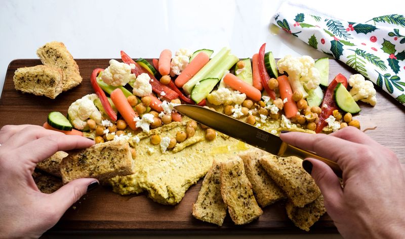 It’s a classic hummus recipe made with a twist, everything bagel flavour. Not only is it fast and easy, but it’s also beautifully smooth, light, creamy and delicious. Made with wholesome ingredients and done in under three minutes!