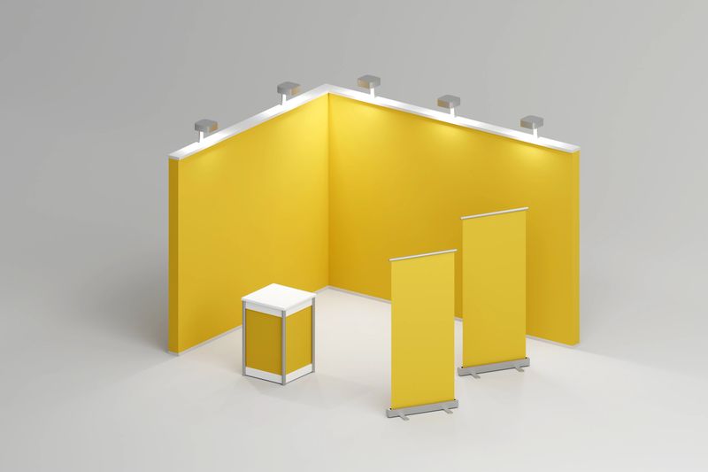 Standard exhibition stand with spotlights. Presentation event room display. yellow blank panels, advertising stand. Creative exhibition booth design on white background. 3d isometric illustration
