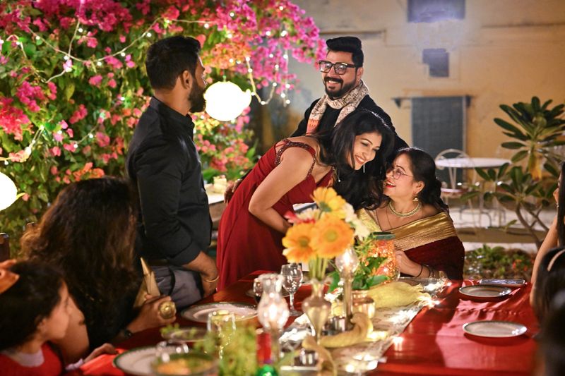 Family greet each other during an outdoor dinner party in a Palace in Rajasthan