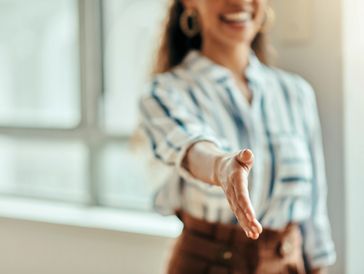 Accueil chaleureux d’un nouveau collaborateur ou collaboratrice dans l’équipe.