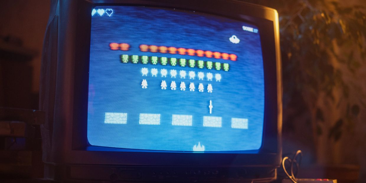 Retro video game displayed on an old CRT television screen.