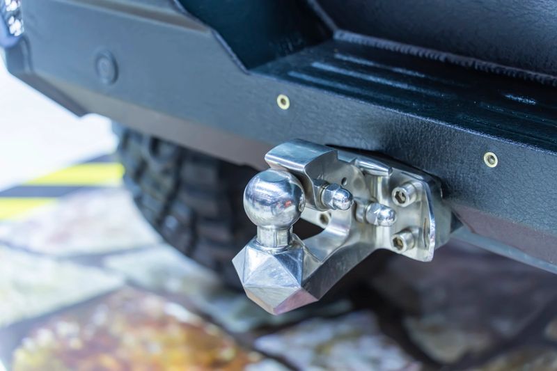 Tow hitch for towing a trailer of