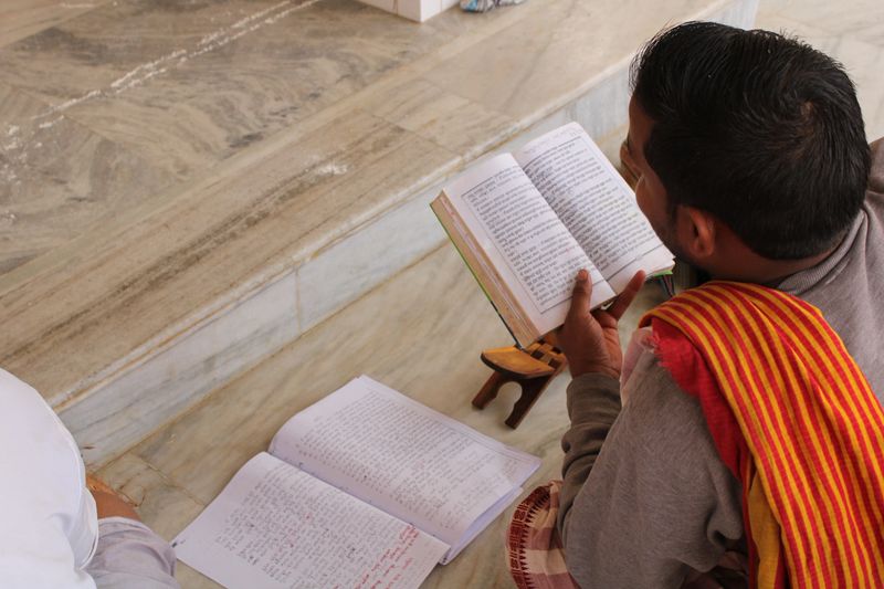 Hindu brahmin chanting