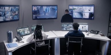 Monitoring team supervising alerts and security events from a control room