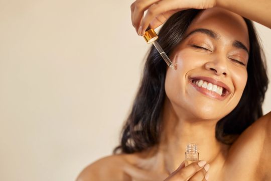 Elegant bottle of Natural Anti-Yellow Shampoo