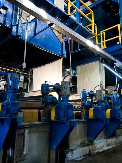 Textile machine with fabric