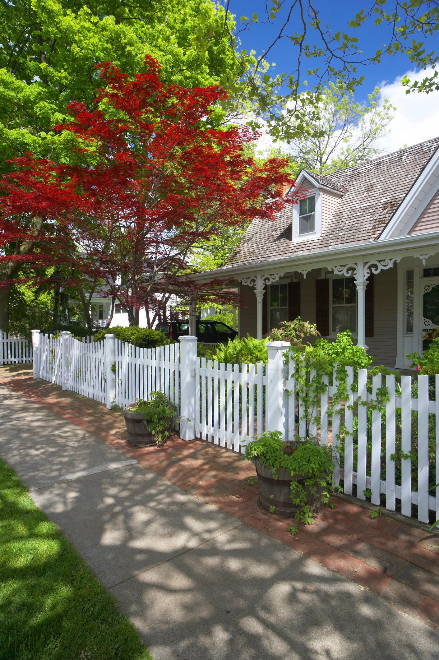 building small front yard fence