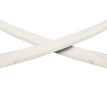 Dos espadas enfrentadas.