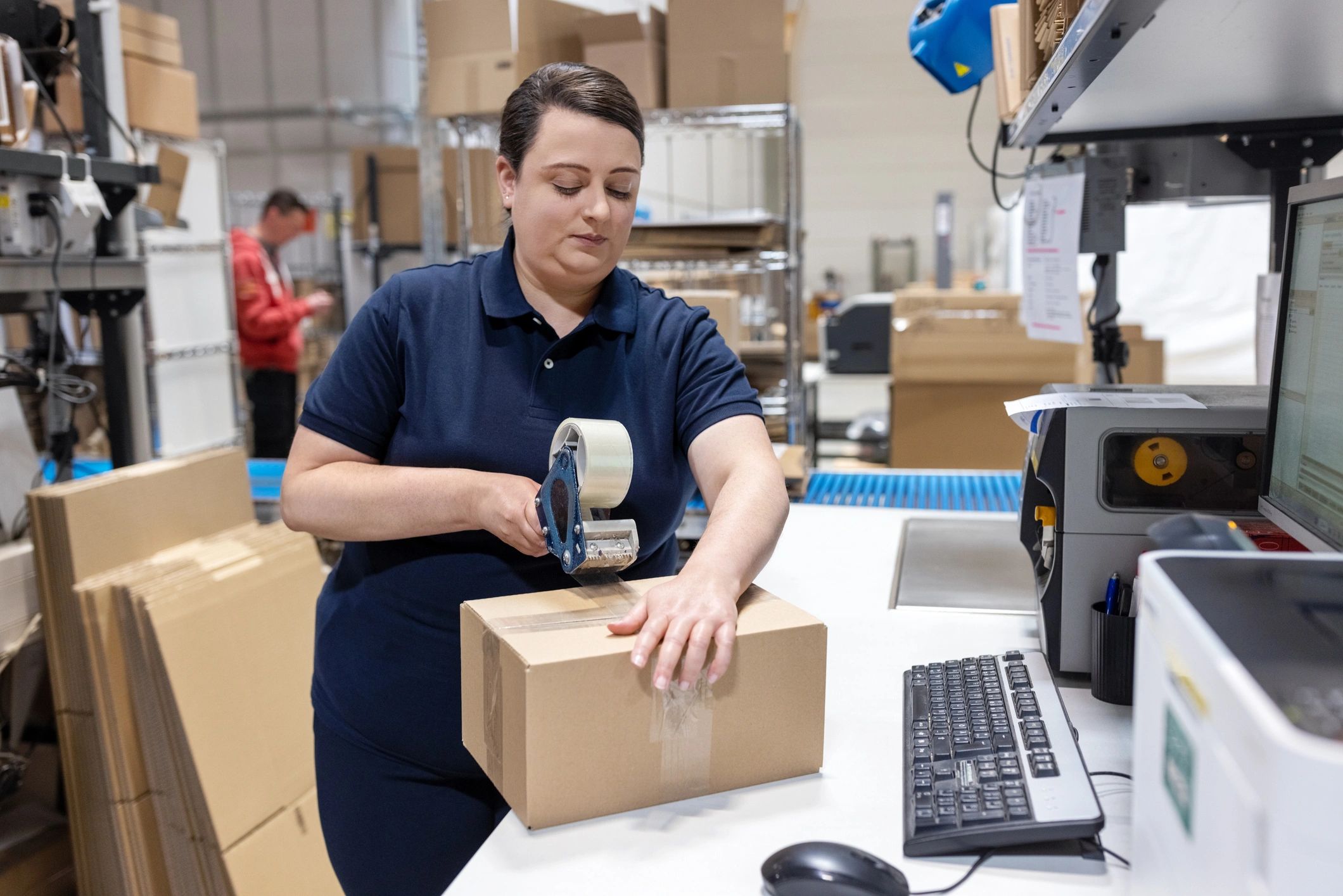 Woman starting a dropshipping business.