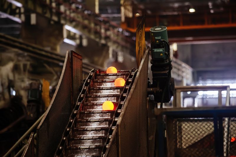 Working ball rolling mill. Production of steel grinding balls.