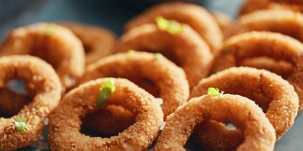 Crispy fried onion rings 