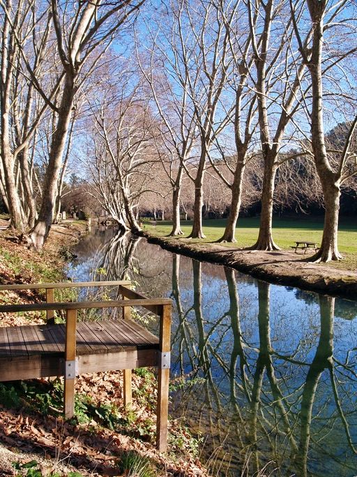 A walk by the river Alzon in the valley of the Eure park near Uzes