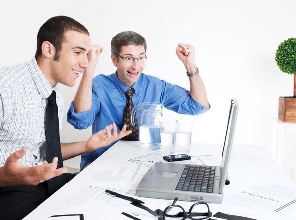 "Forum Engagement & Influencer Mentions – Vision Niche Ads"