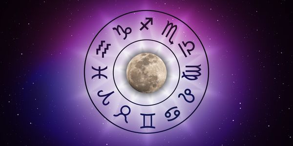 Full moon at the center of an astrological zodiac wheel with all twelve zodiac signs, 