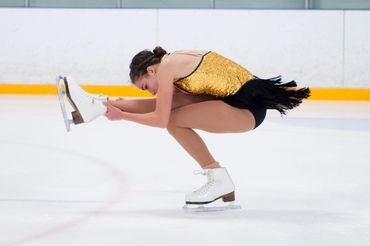 Woman playing the dance With ice skating