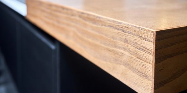 Wood grain laminate benchtop