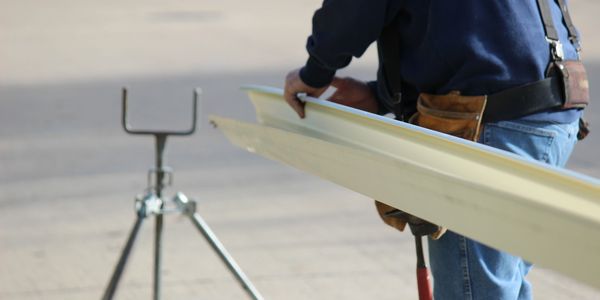 Making seamless gutters 